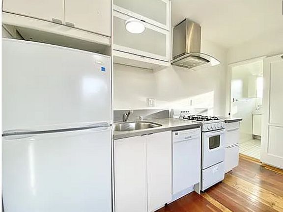 3rd image of 2833 Huron St #2835-3/4