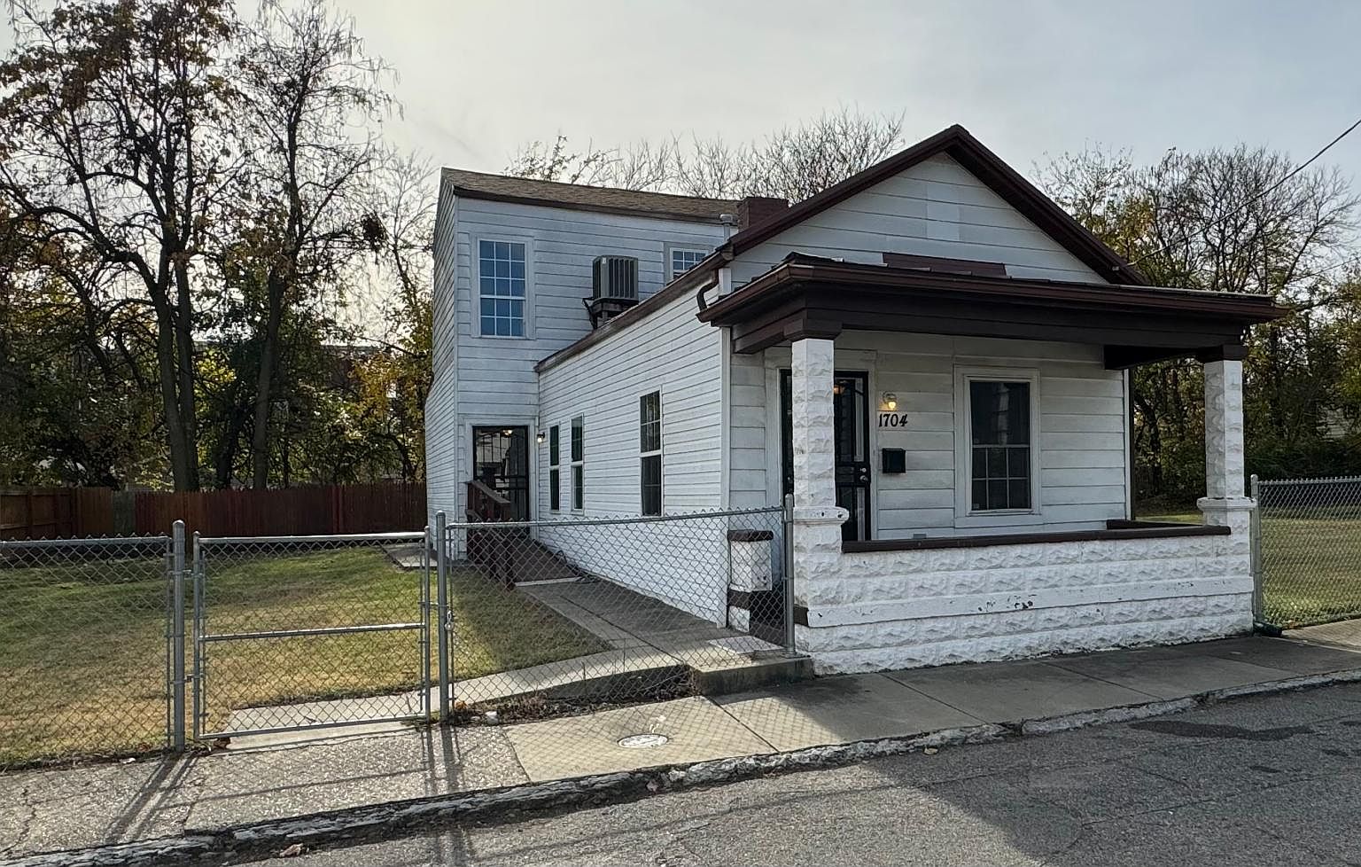 1704 Owen St, Louisville, KY 40203 | Zillow