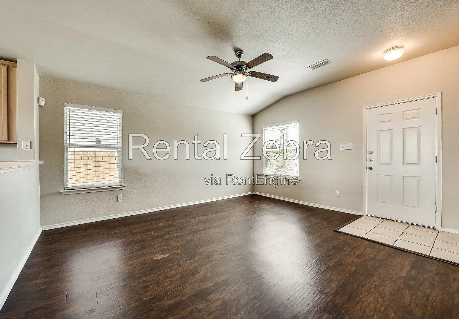 3 bed, 2.0 bath, 1425 sqft, $2,000 — Photo 3
