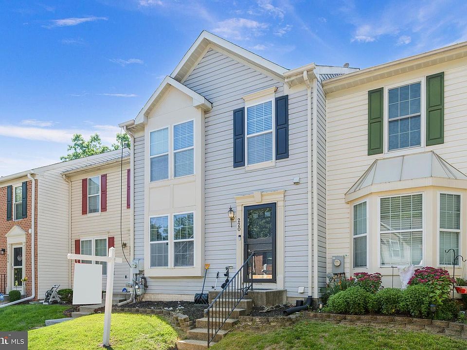 1st image of 220 Foxtree Dr