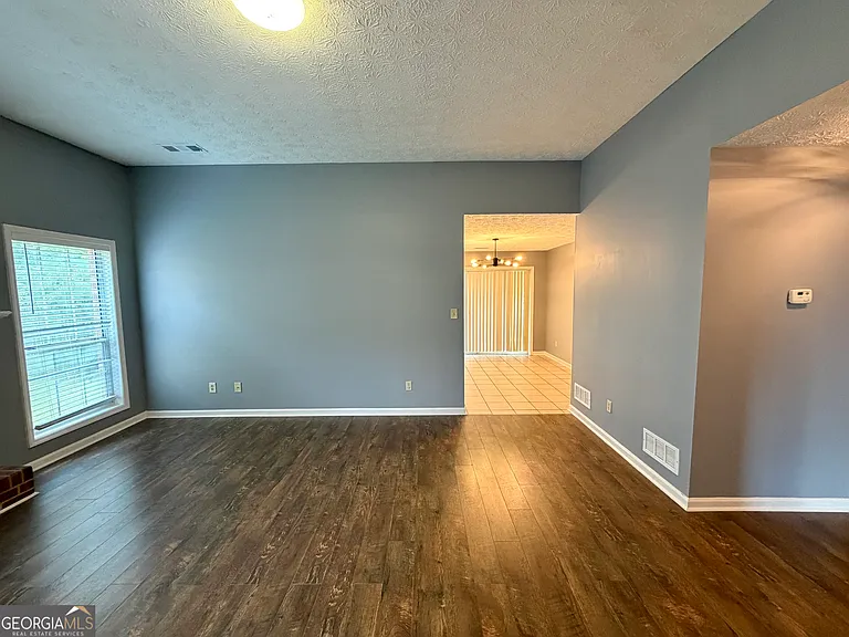 105 Waterford Way — Photo 3