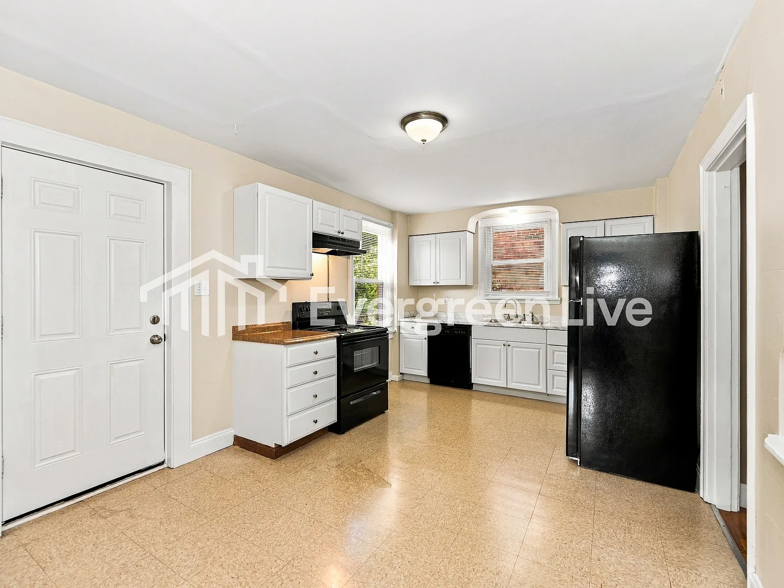 3 bed, 2.0 bath, 1421 sqft, $1,595 — Photo 3