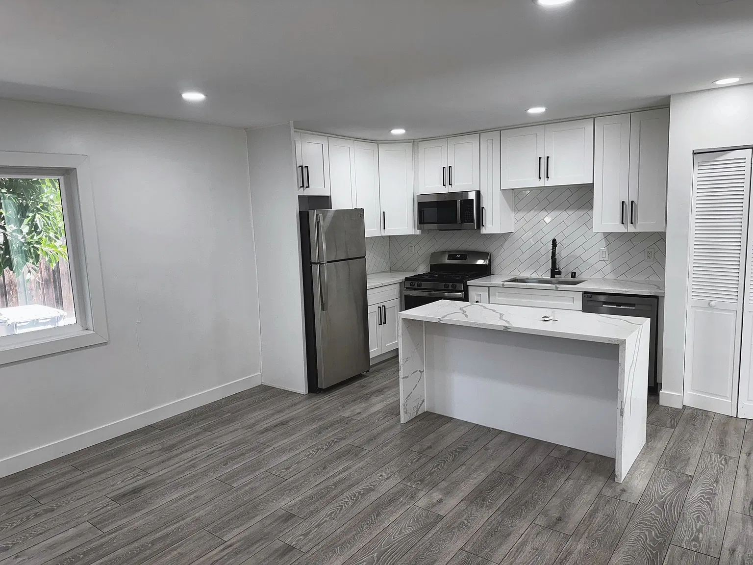 1 bed, 700 sqft, $2,700 — Photo 4