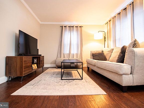 5th image of 452 Elm Ave