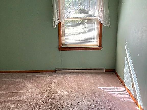 4th image of 5570 Evergreen Ave