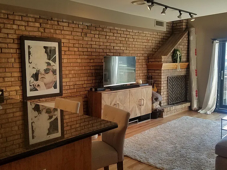 2828 N Burling St #405 — Photo 10