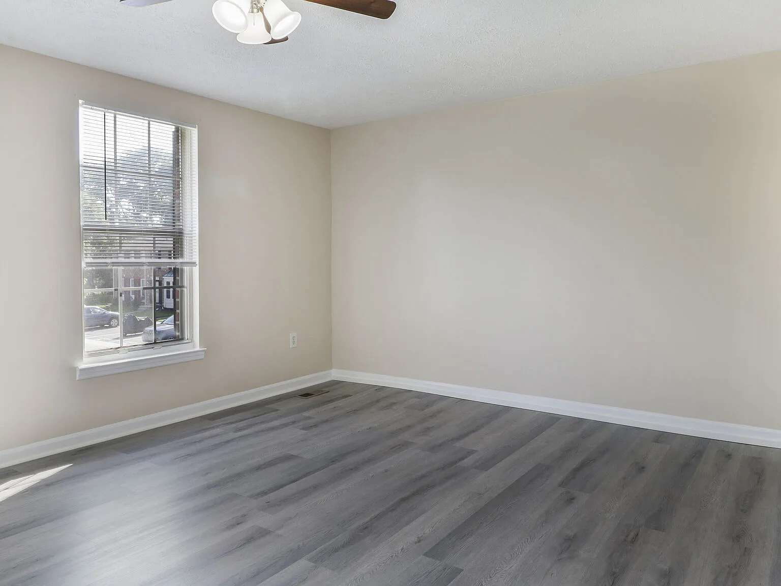 4 bed, 3.5 bath, 1800 sqft, $2,400 — Photo 2