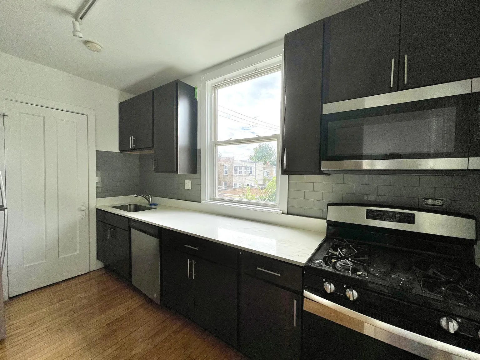 3018 North Karlov Avenue #2 — Photo 2