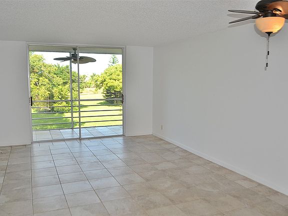 4th image of 9621 Sunrise Lakes Boulevard #203
