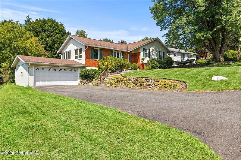 2nd image of 9 Horizon View West Drive