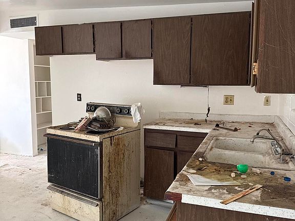 5th image of 1455 W Roger Rd