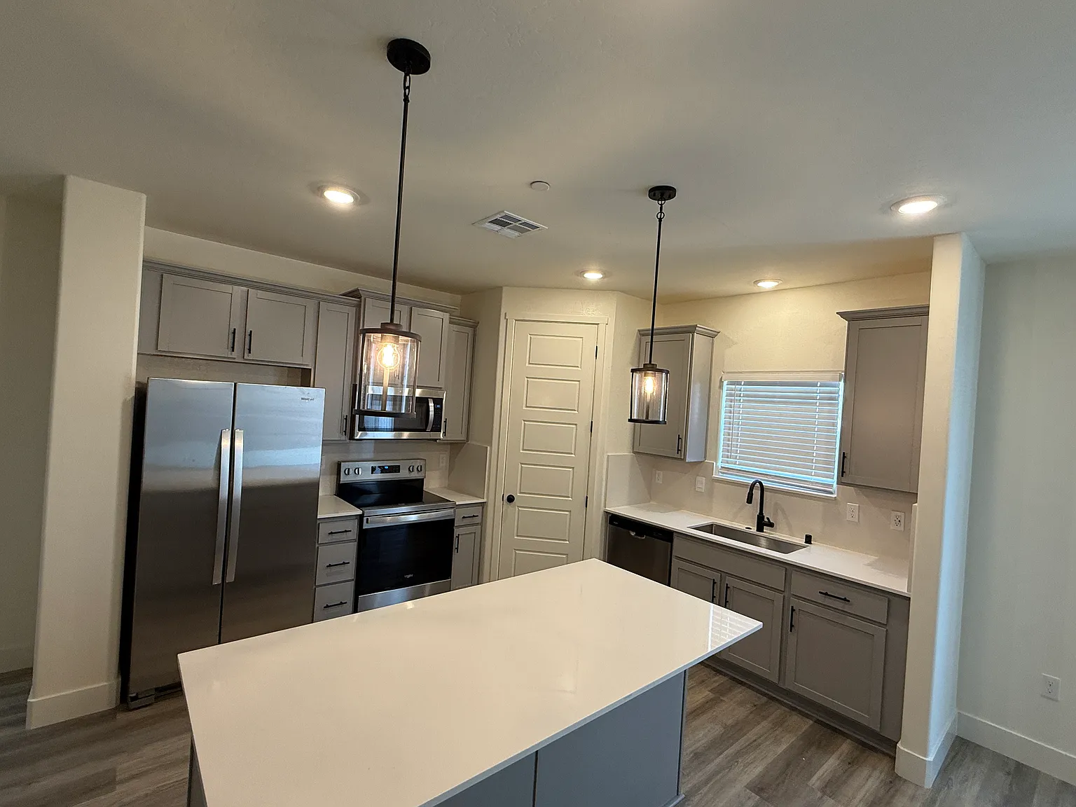 4 bed, 1842 sqft, $2,600 — Photo 4