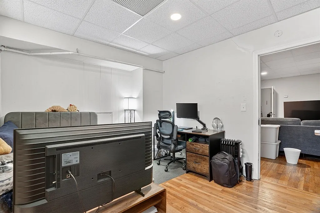 2 bed, 2.0 bath, 690 sqft, $2,999 — Photo 4