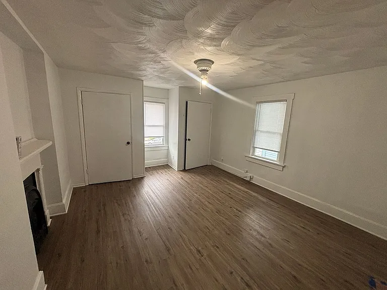 406-408 E Wheeling St — Photo 15