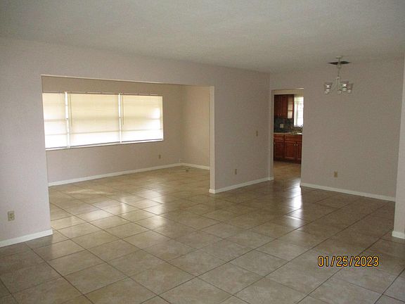 5th image of 744 SE Fallon Dr