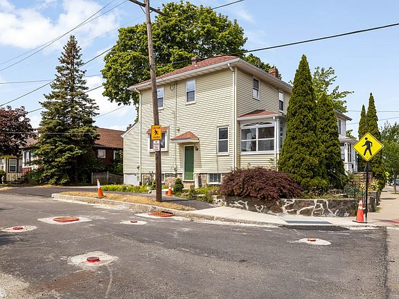 3rd image of 616 Adams St