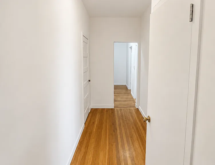 1055 W Grace St #2W — Photo 3
