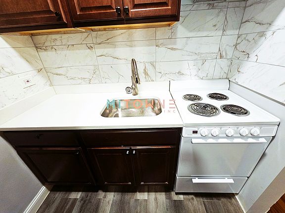 5th image of 6900 N Ashland Blvd #3