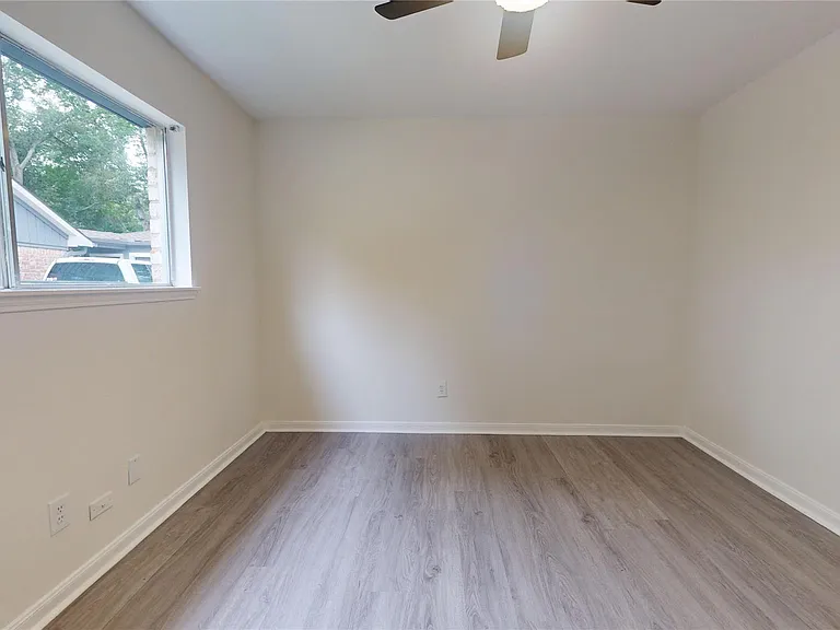 811 Devonport Ln — Photo 24
