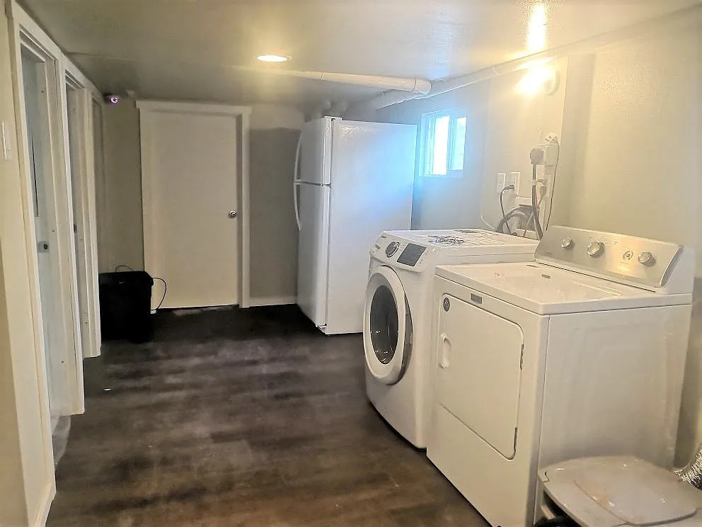 7 bed, 2600 sqft, $570 — Photo 2