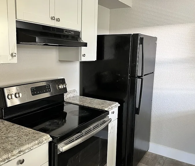 1426 Spring Ln #2 — Photo 3