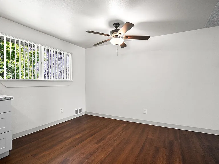 484-Parkway Apartments — Photo 8