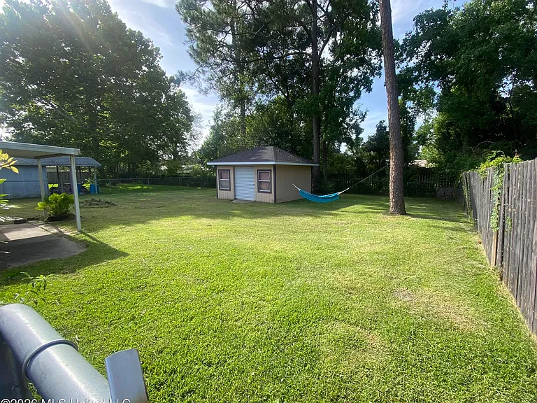 218 Alverado Dr — Photo 14