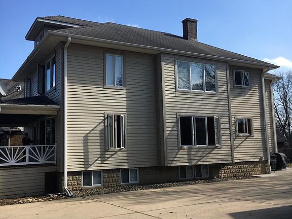 Side and parking on driveway