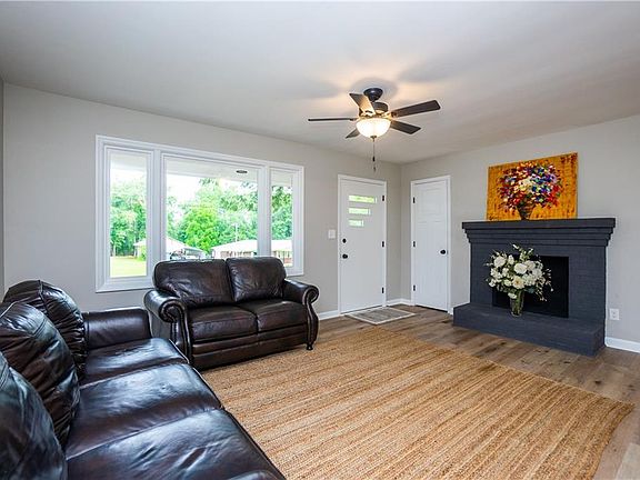 5th image of 108 Brookwood Dr