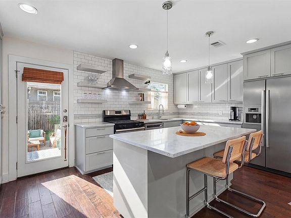 5th image of 1110 W Oltorf St