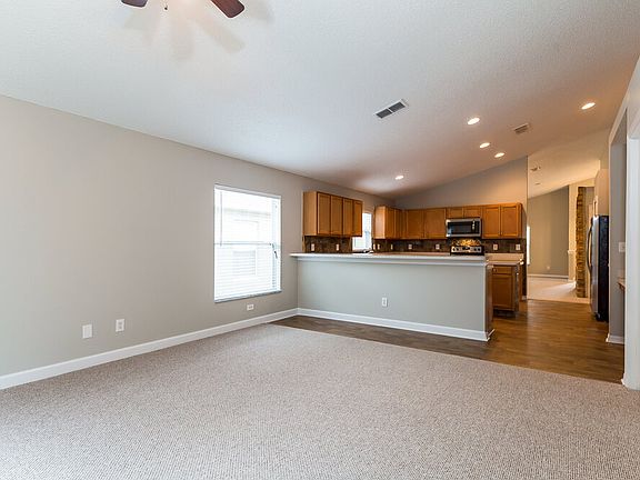 3rd image of 1098 Bluegrass Dr