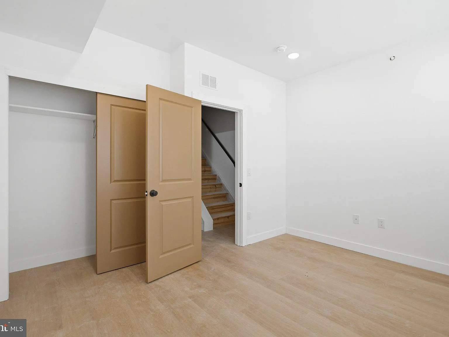 3 bed, 3.0 bath, $1,900 — Photo 4