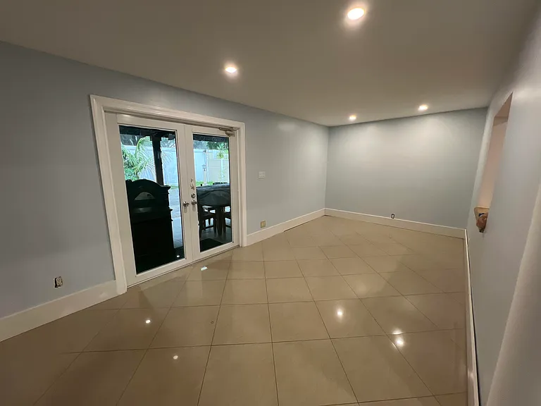 115 SW 34th Ave — Photo 8