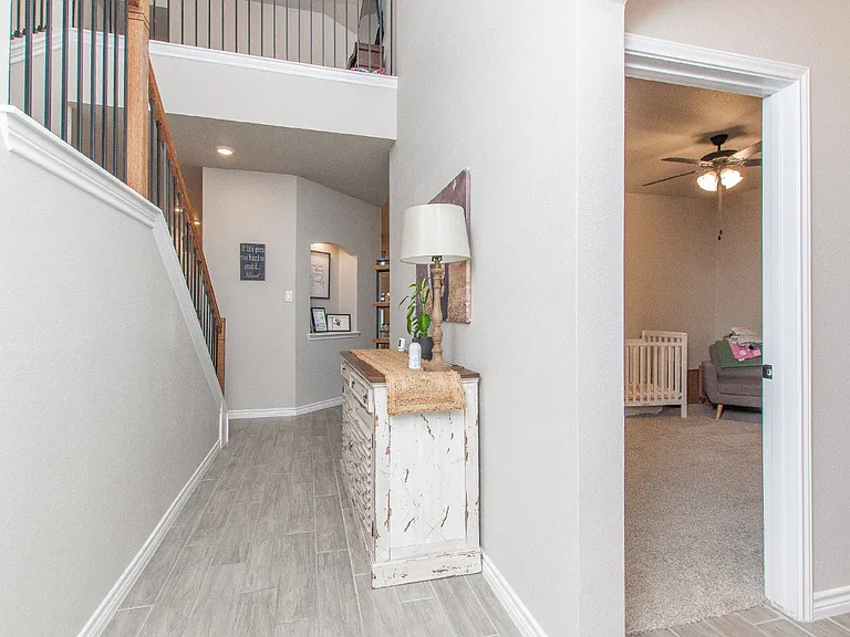 1756 Meadow Crest Dr — Photo 8