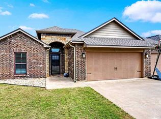 1504 Stonehouse Dr, Elgin, OK 73538