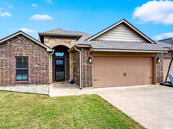 1504 Stonehouse Dr, Elgin, OK 73538