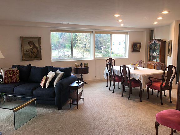 10 Pine Creek Avenue