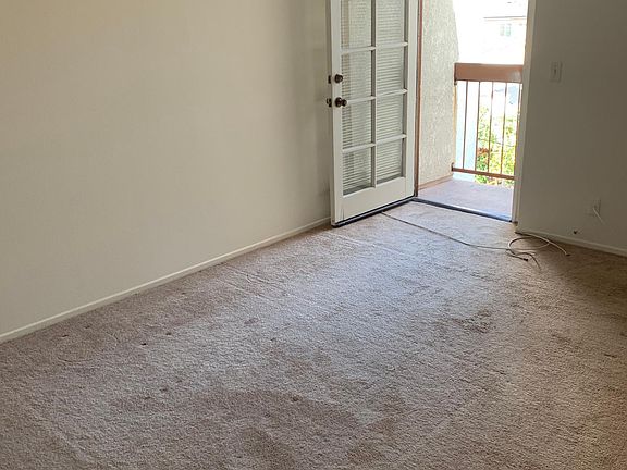 5th image of 555 Oak St APT 307