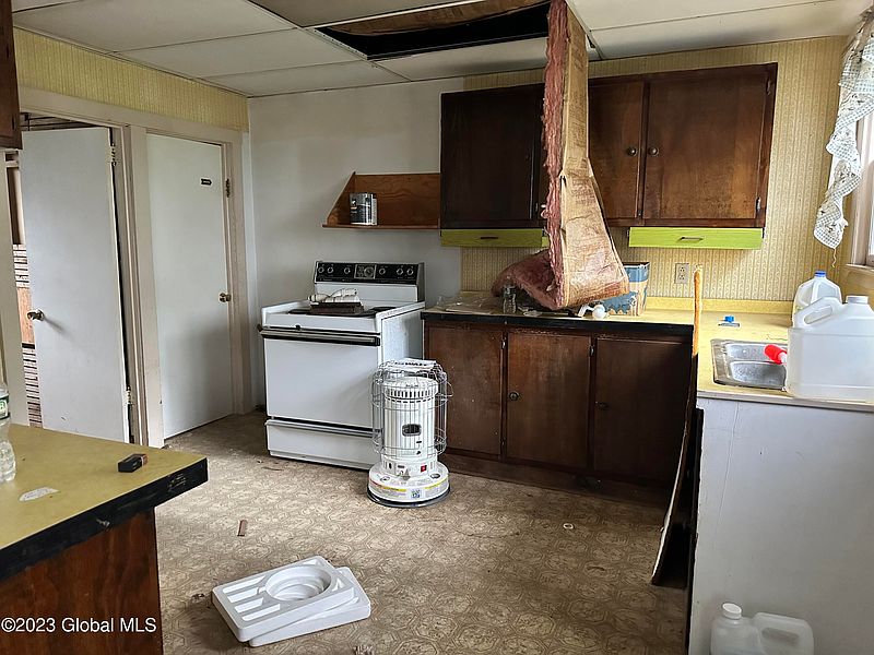 2nd image of 6 Alexander Street