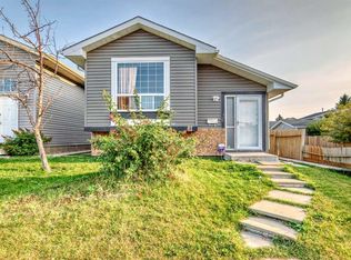 11 N Martinwood Rd NE, Calgary, AB T3J 3G6