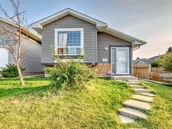 11 N Martinwood Rd NE, Calgary, AB T3J 3G6