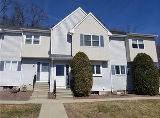 22 Knollwoods Ln #22, Putnam, CT 06260
