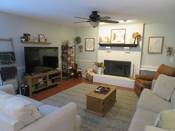 2nd image of 10040 Belmont Ct
