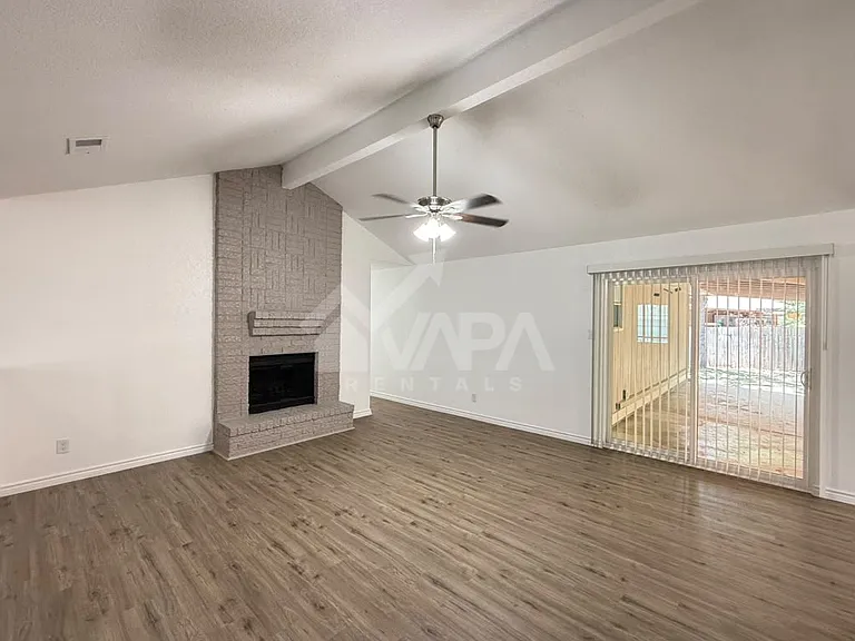 209 High Oak — Photo 4