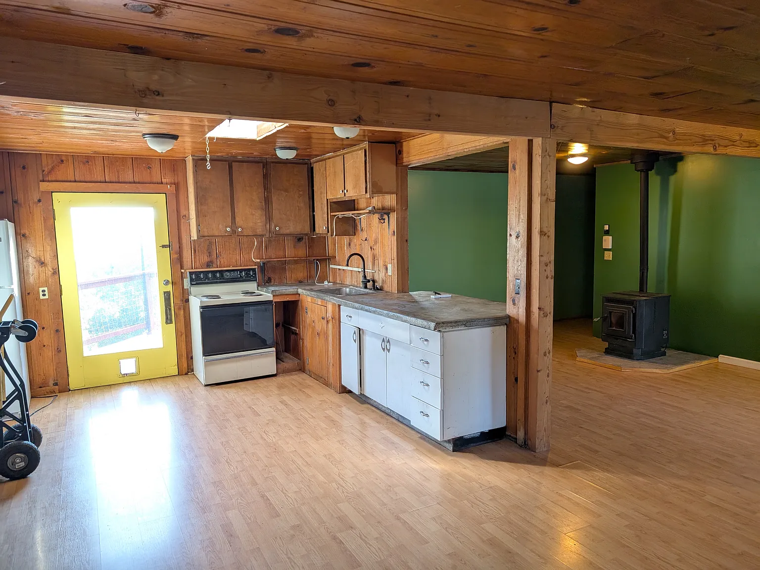 2 bed, 750 sqft, $1,500 — Photo 2