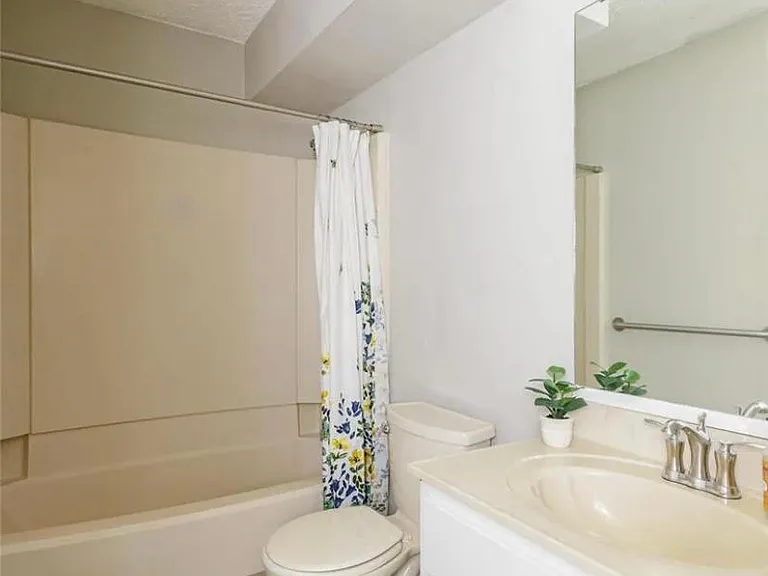 2330 Highland Hill Dr — Photo 2