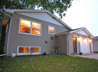 1420 8th Ave, De Witt, IA 52742