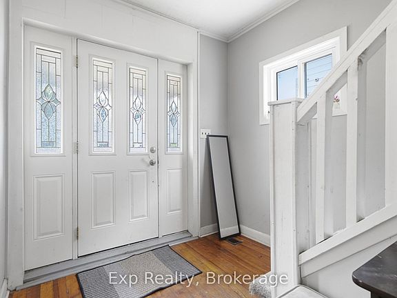 4th image of 18 Charlotte St