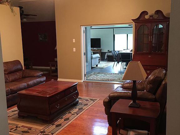 2nd image of 114 Queens Ct