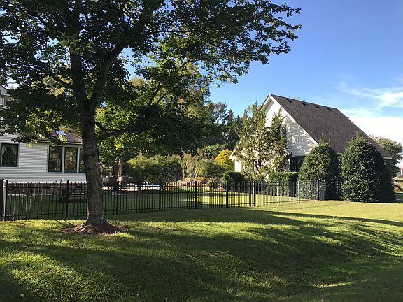 5th image of 644 Margaret Dr